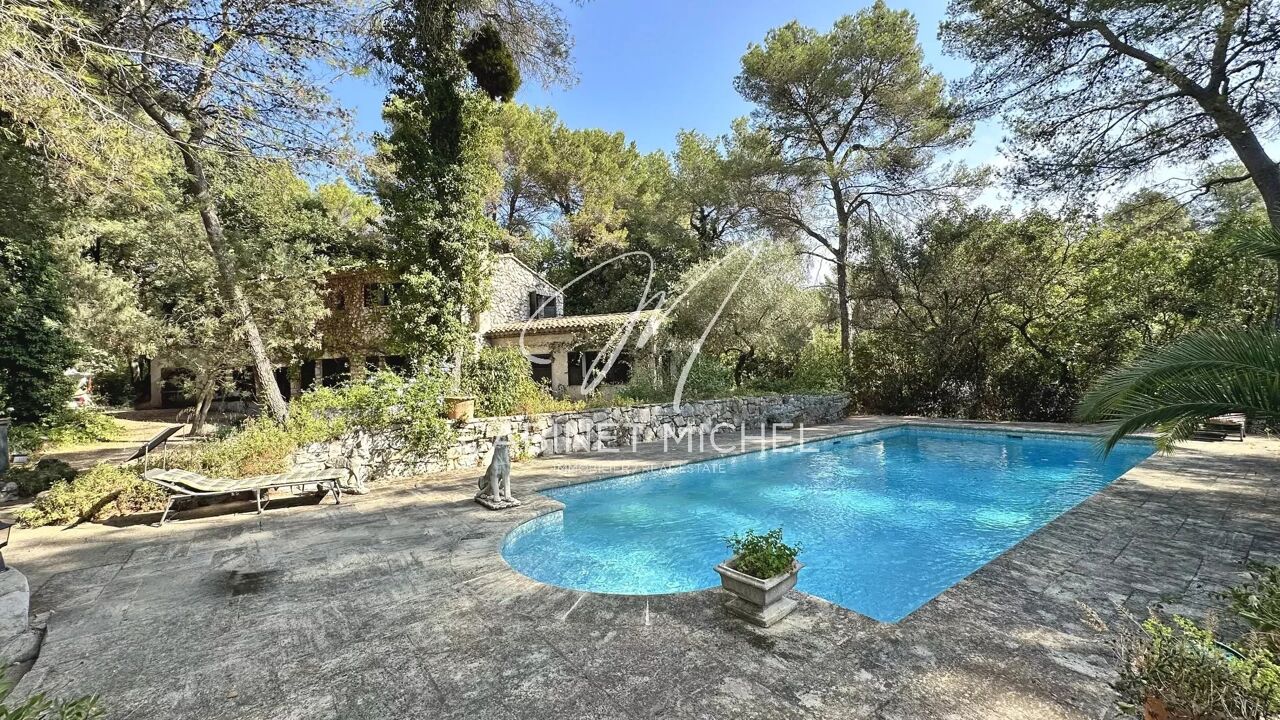 maison 10 pièces 231 m2 à vendre à Roquefort-les-Pins (06330)