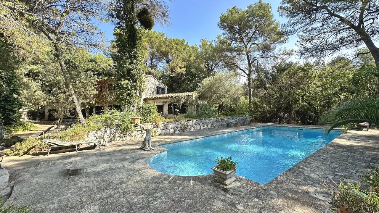 maison 10 pièces 231 m2 à vendre à Roquefort-les-Pins (06330)