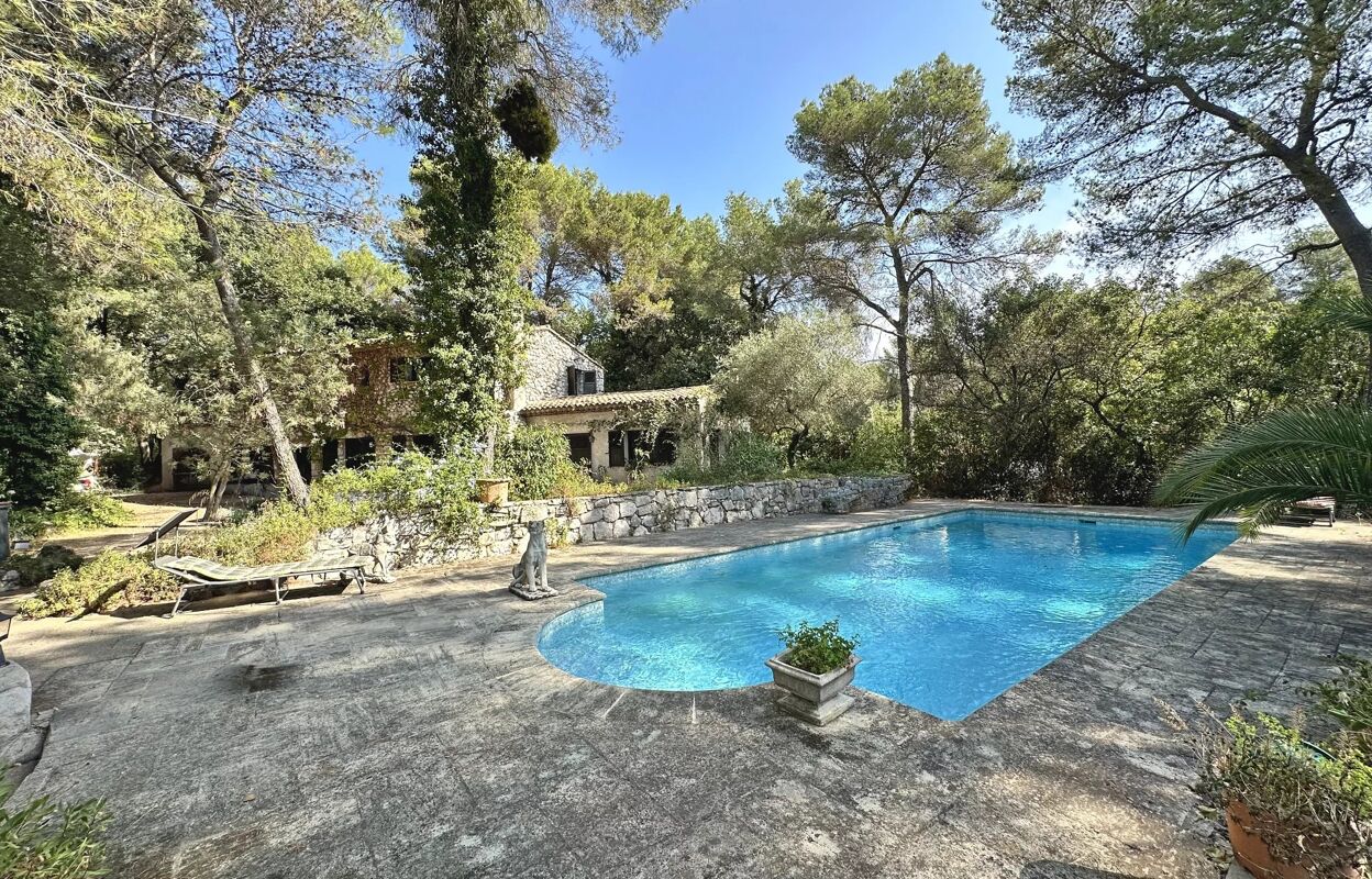 maison 10 pièces 231 m2 à vendre à Roquefort-les-Pins (06330)