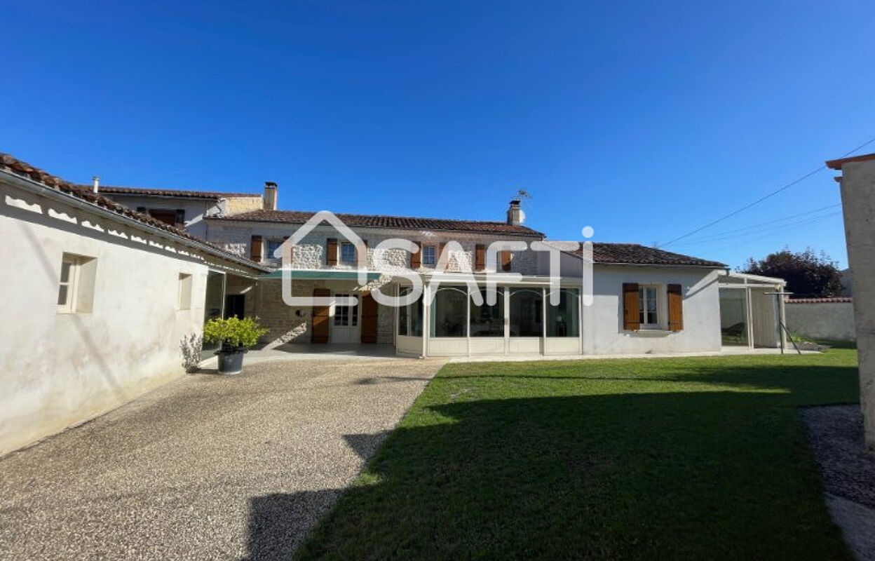 maison 5 pièces 210 m2 à vendre à Asnières-la-Giraud (17400)