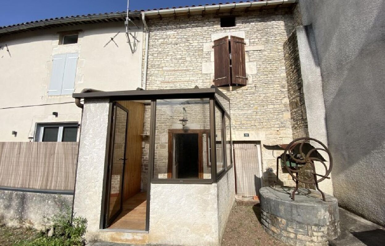 maison 4 pièces 104 m2 à vendre à Aunac (16460)