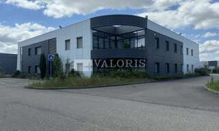 Commerce  3506 m² à louer à Saint-Priest (69800)