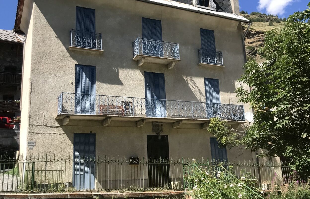 maison 8 pièces 160 m2 à vendre à Aiguilles (05470)