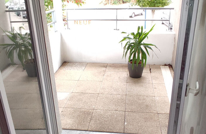 Très bon état, prox Tram D, accès PMR, petite terrasse — photo 4