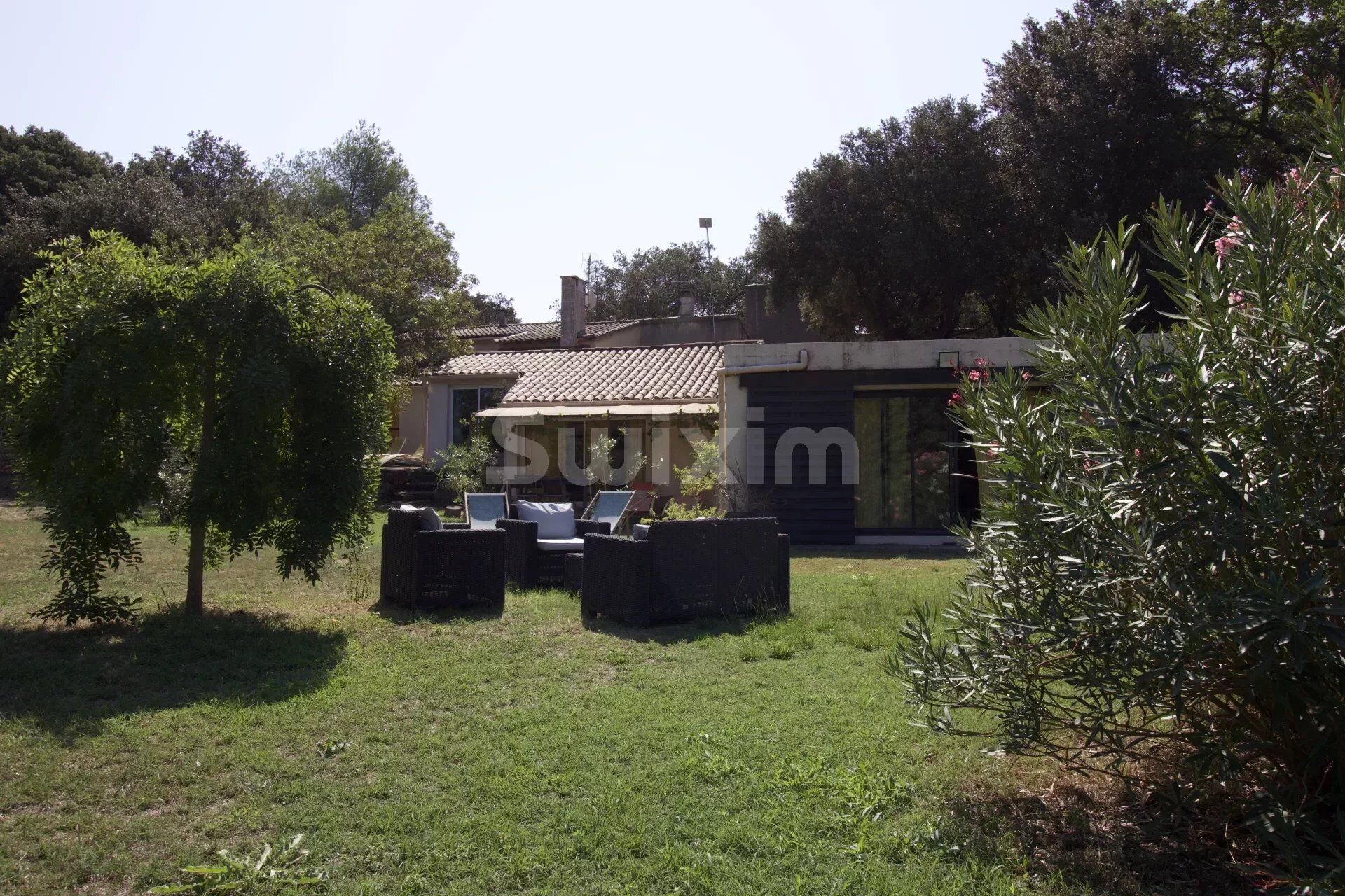 Photo Maison avec gîtes et piscine. image 2/4