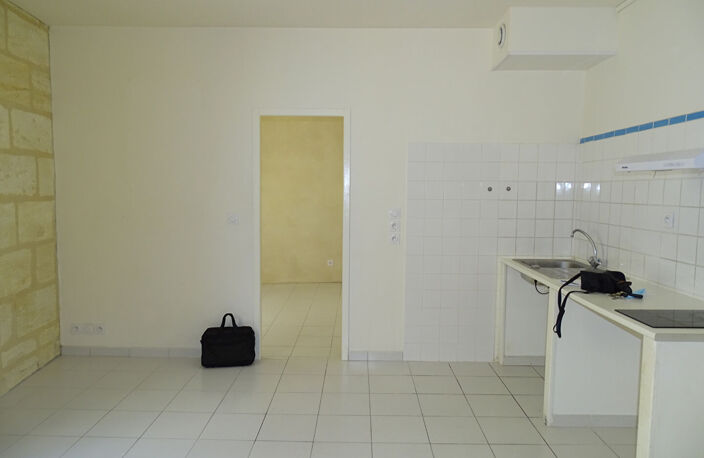 A VENDRE APPARTEMENT DE TYPE 2 LOUE- SECTEUR BORDEAUX VICTOIRE / CAPUCINS — photo 2