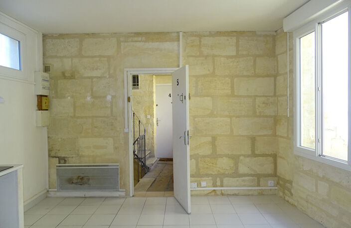 A VENDRE APPARTEMENT DE TYPE 2 LOUE- SECTEUR BORDEAUX VICTOIRE / CAPUCINS — photo 3