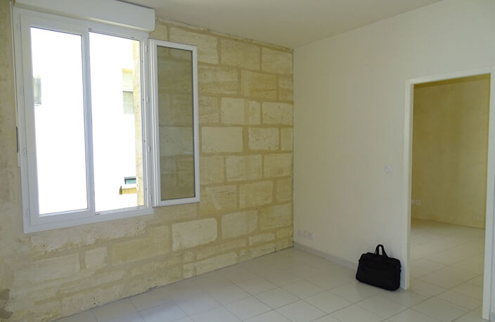 A VENDRE APPARTEMENT DE TYPE 2 LOUE- SECTEUR BORDEAUX VICTOIRE / CAPUCINS — photo 4