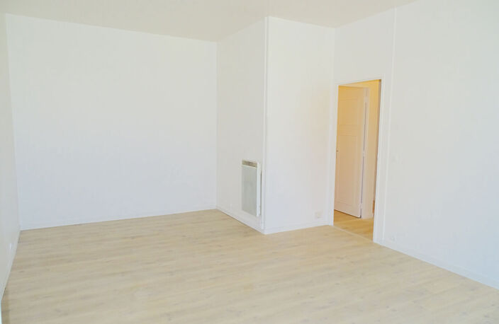 A VENDRE APPARTEMENT DE TYPE 3 LOUE - SECTEUR BORDEAUX VICTOIRE / CAPUCINS — photo 2