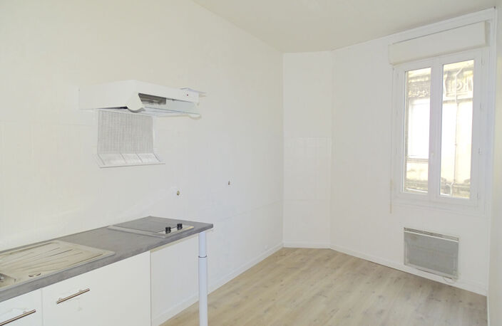 A VENDRE APPARTEMENT DE TYPE 3 LOUE - SECTEUR BORDEAUX VICTOIRE / CAPUCINS — photo 3