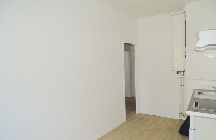 A VENDRE APPARTEMENT DE TYPE 3 LOUE - SECTEUR BORDEAUX VICTOIRE / CAPUCINS — photo 4