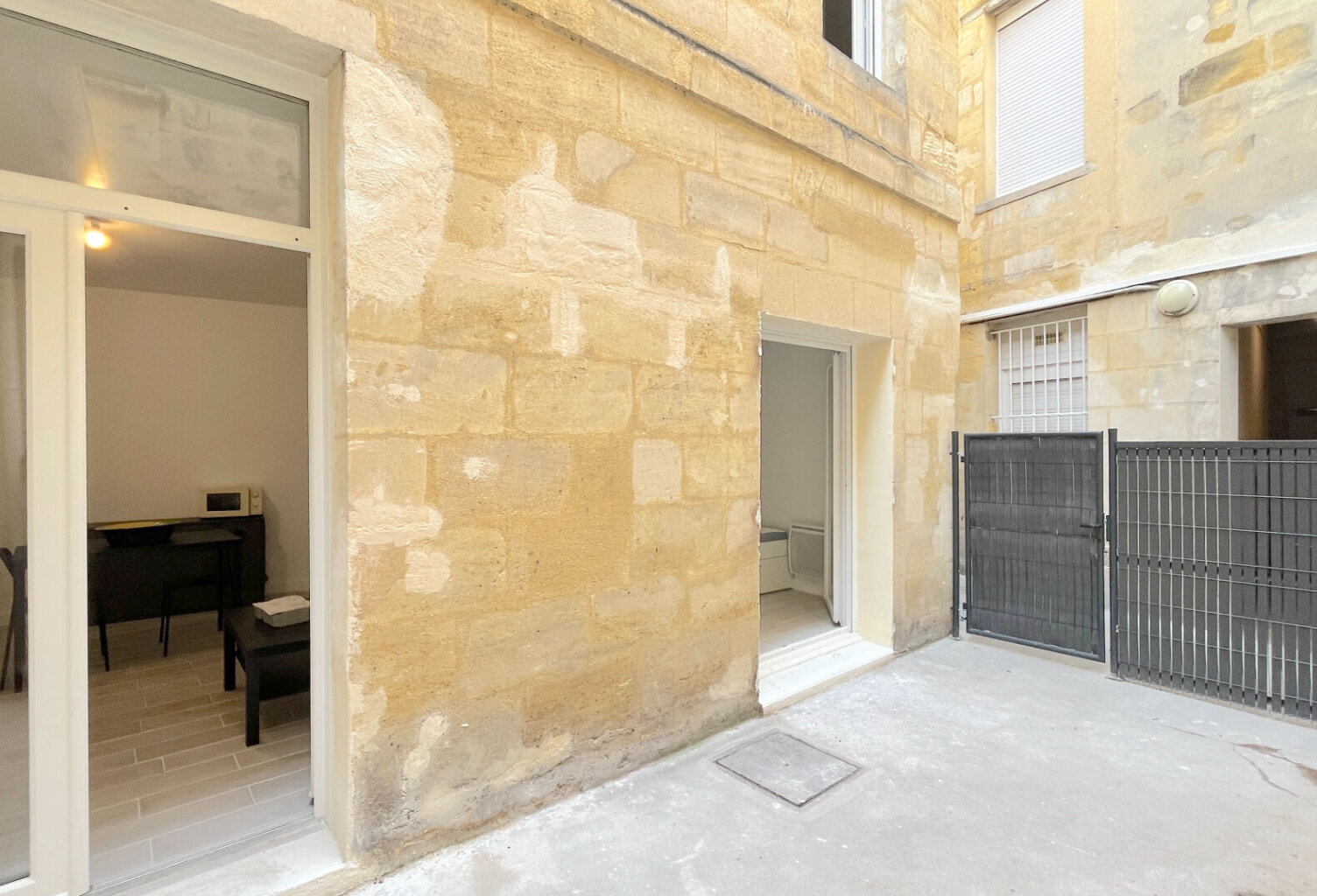 A VENDRE APPARTEMENT DE TYPE 2 LOUE- SECTEUR BORDEAUX VICTOIRE / CAPUCINS — photo 1