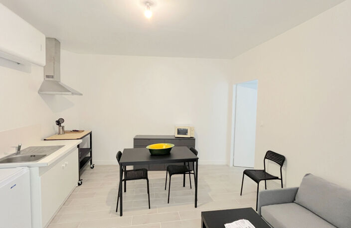 A VENDRE APPARTEMENT DE TYPE 2 LOUE- SECTEUR BORDEAUX VICTOIRE / CAPUCINS — photo 2