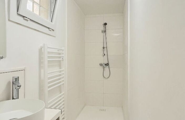 A VENDRE APPARTEMENT DE TYPE 2 LOUE- SECTEUR BORDEAUX VICTOIRE / CAPUCINS — photo 4