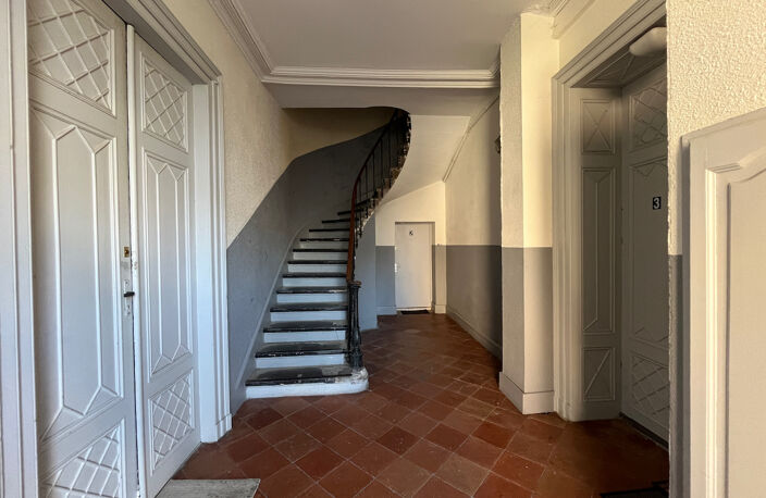 Sainte Livrade sur Lot, IMMEUBLE DE RAPPORT de 423 m2 habitables comprenant 7 lots d'habitation Rentabilité très bonne de 12,10 % avec 34 969  de loyers bruts annuels avec les 7 logements loués (actuellement 6 logements occupés/7) Les locataires en place — photo 2