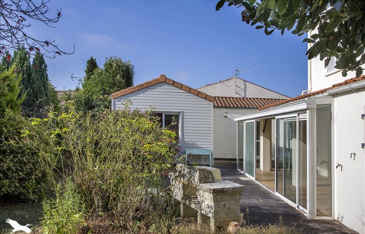 maison 5 pièces 136 m2 à vendre à La Rochelle (17000)