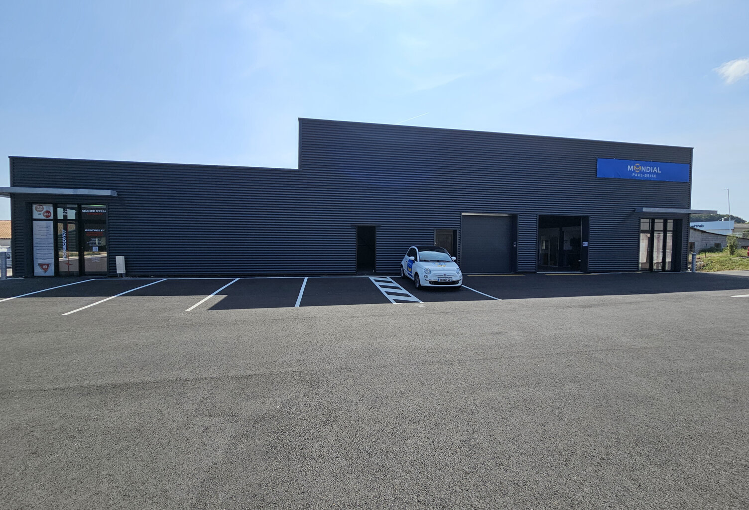 Location commerce 1 pièce 90 m² à Saintes (17100) — photo 1