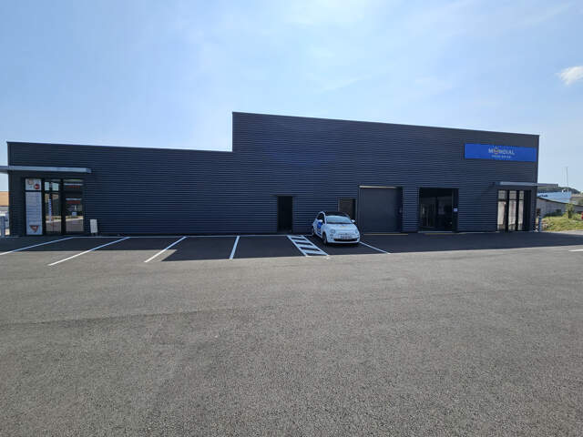 Commerce 1 pièce 90 m² à Saintes — photo du bien