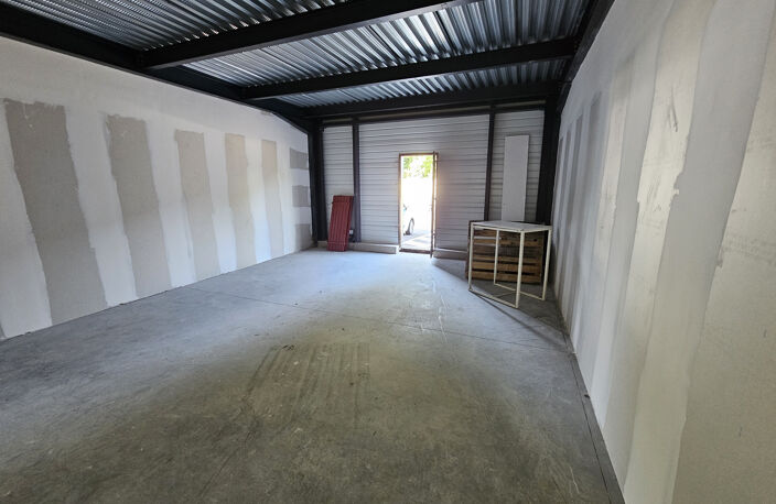 Location commerce 1 pièce 90 m² à Saintes (17100) — photo 3