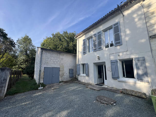 MAISON DE VACANCES AU BORD DE L'EAU — photo du bien