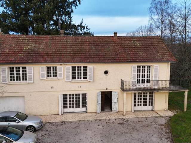 Maison sur 6 132 m² de terrain — photo du bien