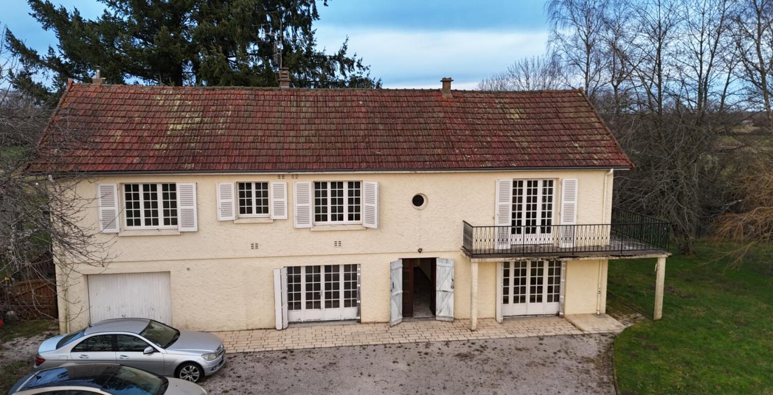 Maison sur 6 132 m² de terrain — photo 1