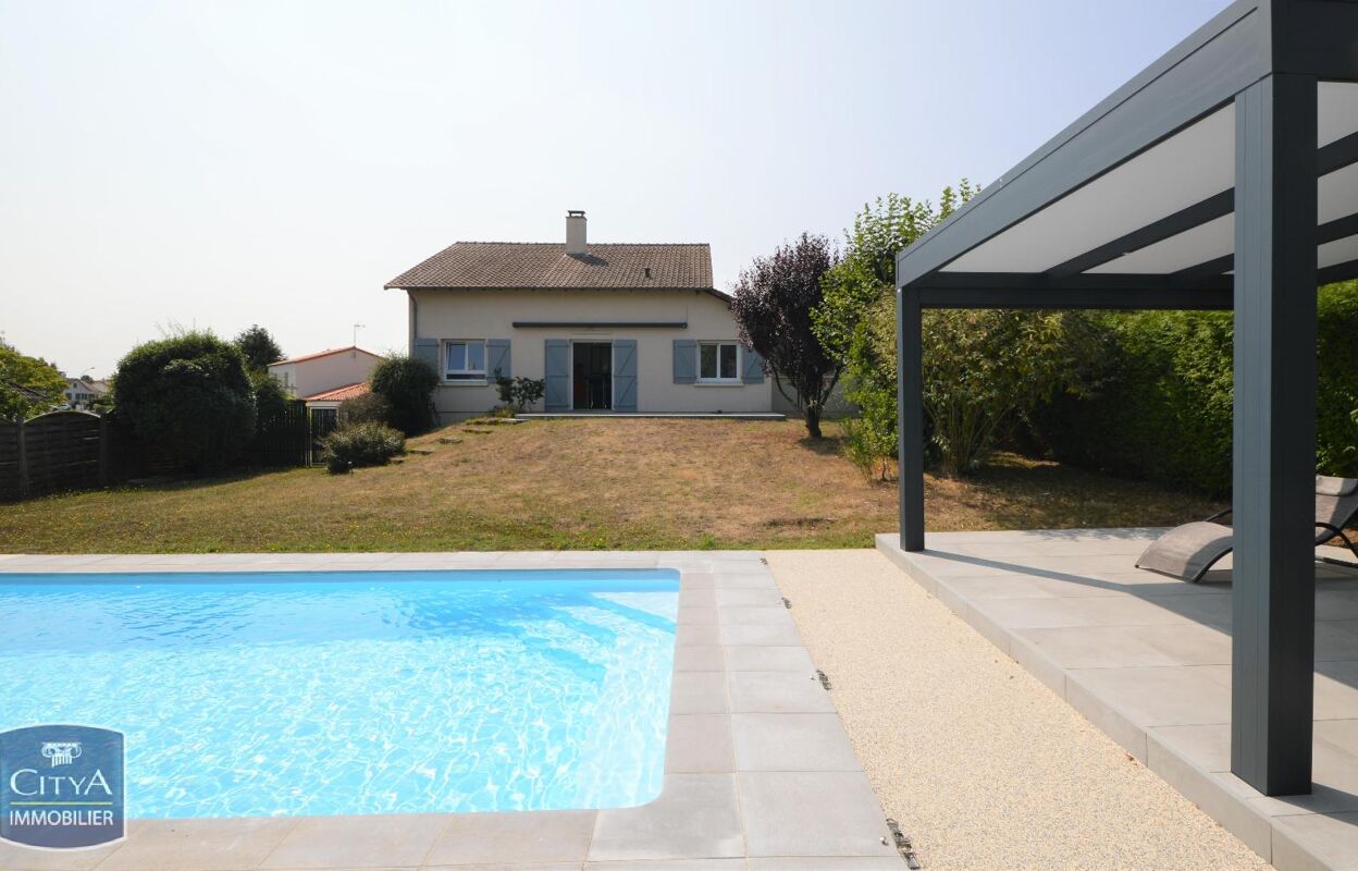 maison 6 pièces 137 m2 à vendre à Cholet (49300)