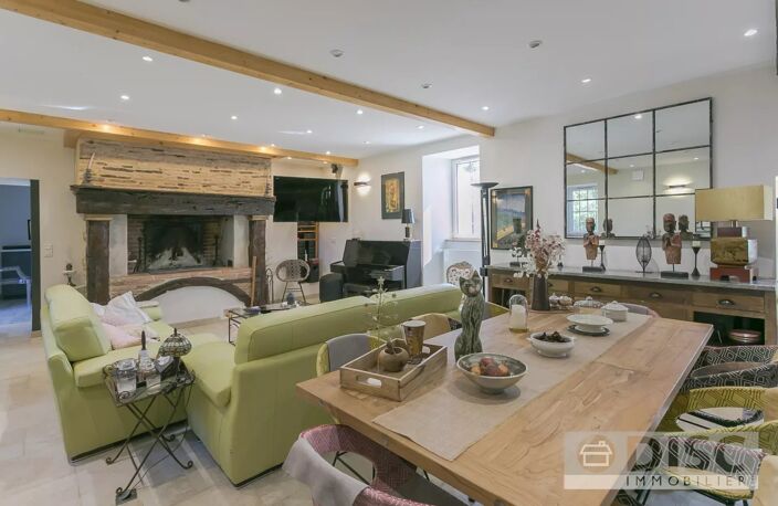Spacieuse propriété avec Gîte, piscine et 10 hectares sur magnifique position. — photo 5