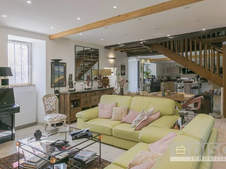 Spacieuse propriété avec Gîte, piscine et 10 hectares sur magnifique position. — photo 1