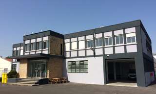 Commerce  2275 m² à louer à Décines-Charpieu (69150)