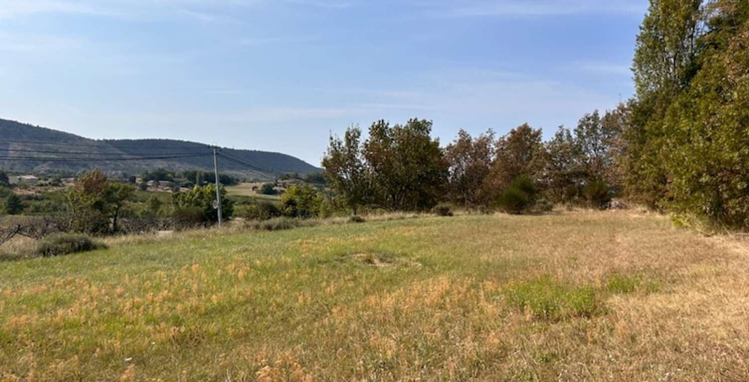 LUSSAS - TERRAIN A BATIR 2501m2 — photo 1