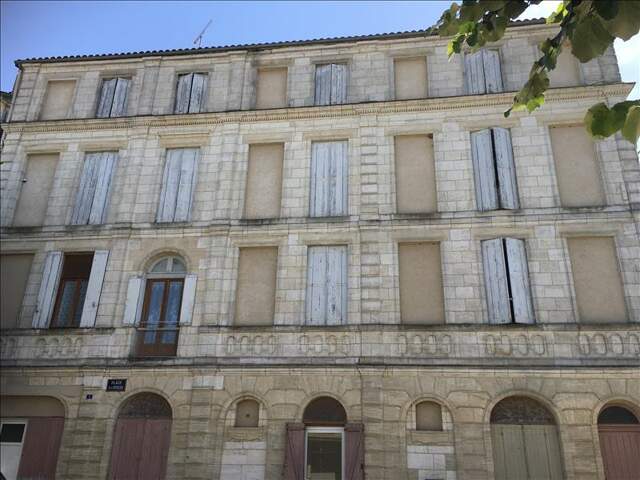 Immeuble à Sainte-Bazeille — photo du bien