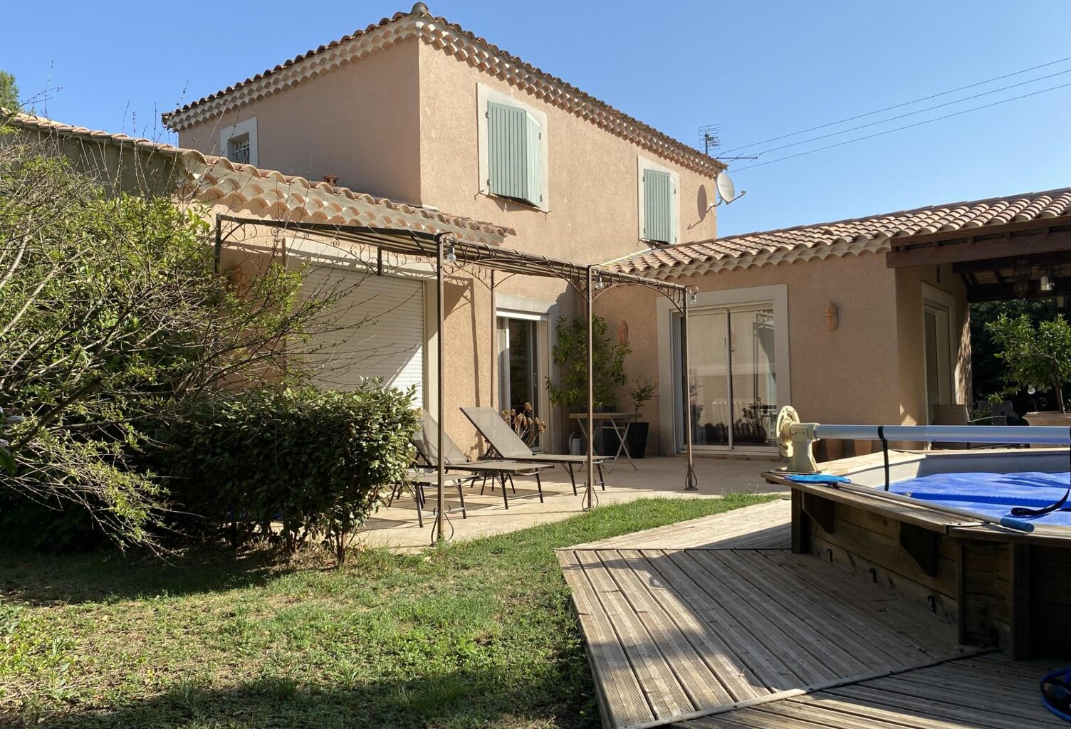 Villa — photo 1