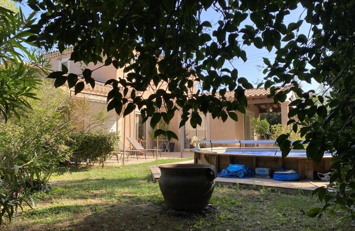 Villa — photo 2