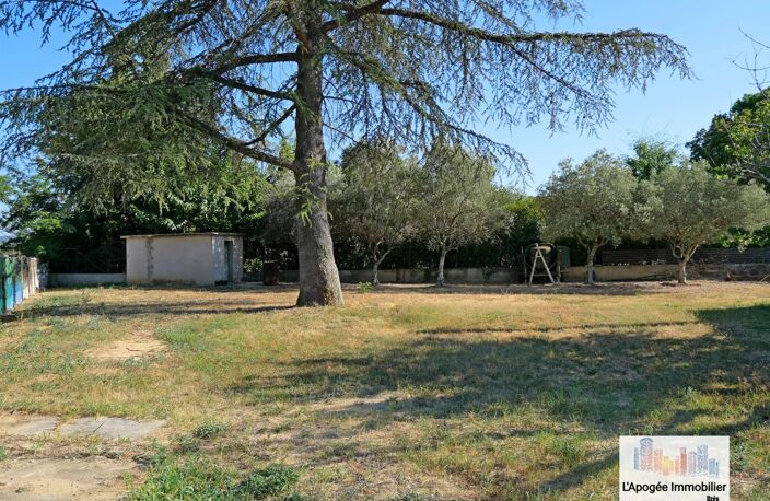 Terrain constructible en coeur de village — photo 2