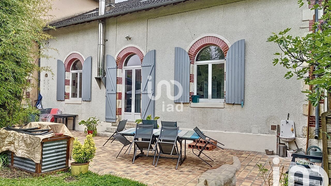 maison 5 pièces 138 m2 à vendre à Saint-Germain-du-Puy (18390)