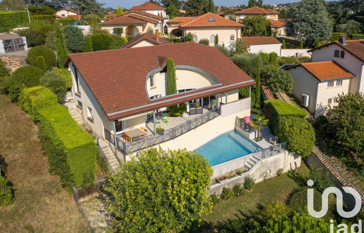 maison 6 pièces 197 m2 à vendre à Saint-Priest (69800)