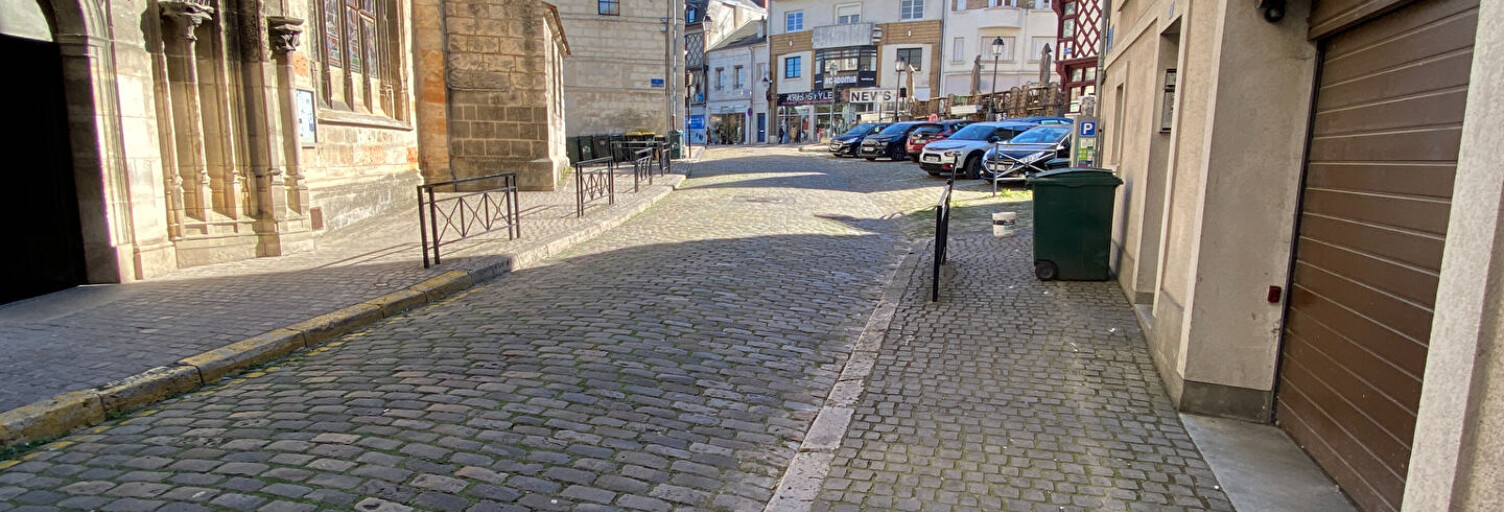 Garage   m² à louer à Bourges (18000)