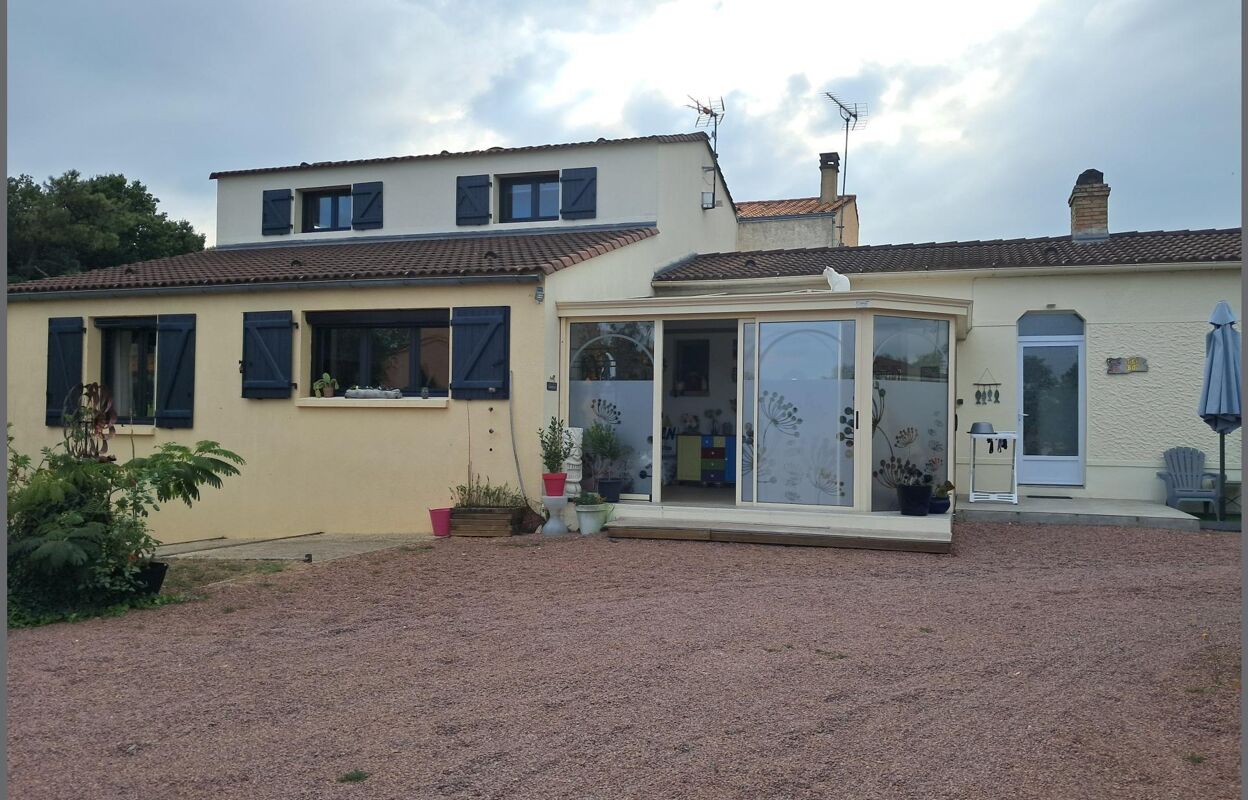 maison 9 pièces 192 m2 à vendre à Longeville-sur-Mer (85560)