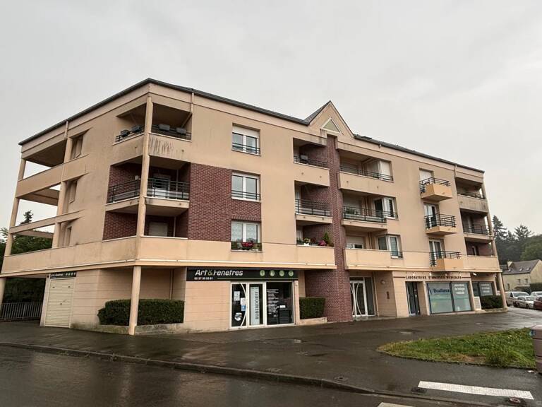 A LOUER - Appartement 3 pièces en duplex avec parking — photo 1
