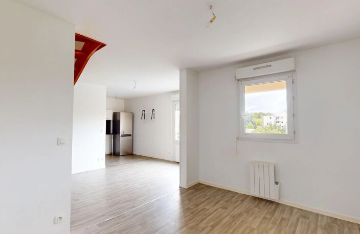 A LOUER - Appartement 3 pièces en duplex avec parking — photo 3