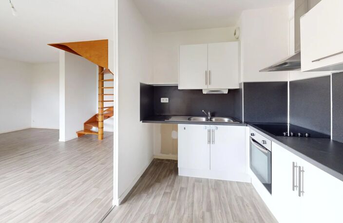 A LOUER - Appartement 3 pièces en duplex avec parking — photo 4