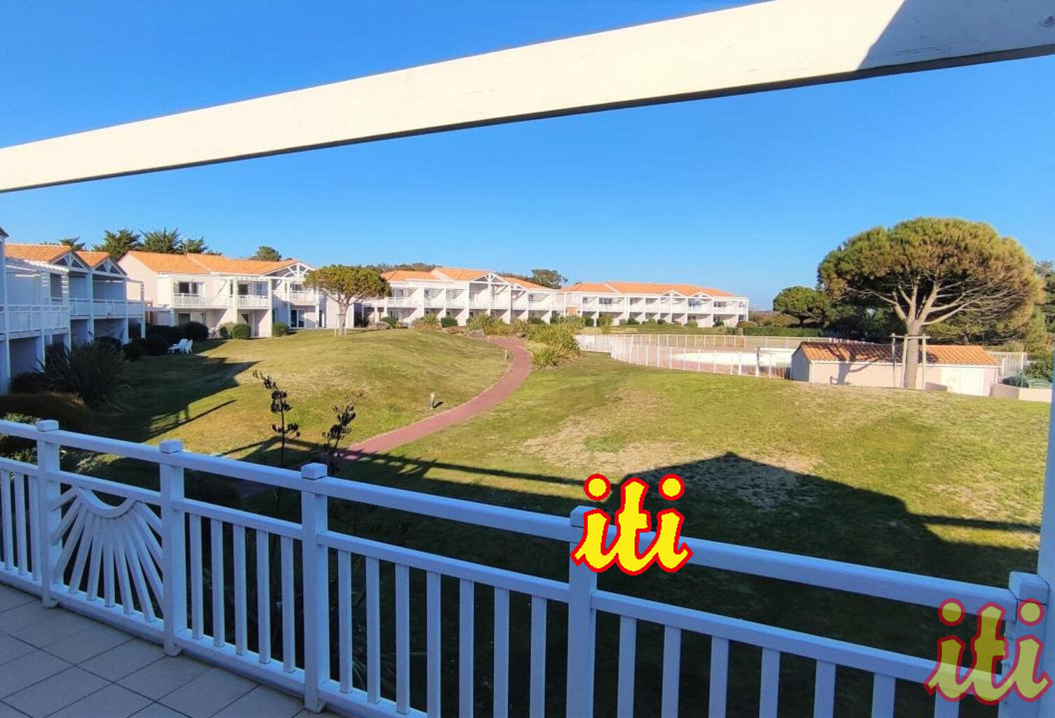 Appartement F2 dans résidence de vacances avec piscine — photo 1