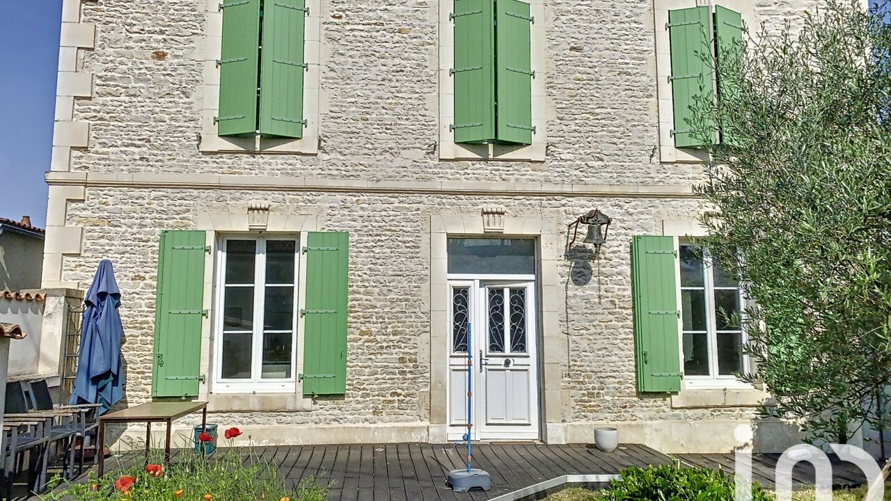 maison 7 pièces 202 m2 à vendre à Sainte-Soulle (17220)