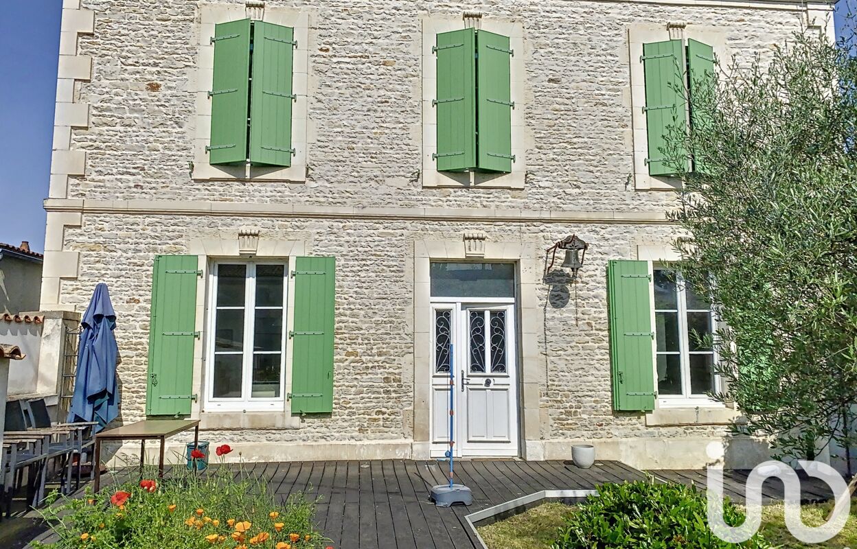 maison 7 pièces 202 m2 à vendre à Sainte-Soulle (17220)