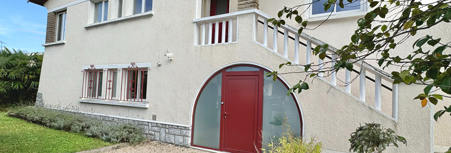 Maison 8 Pièces 210 m² à vendre à Pau (64000)