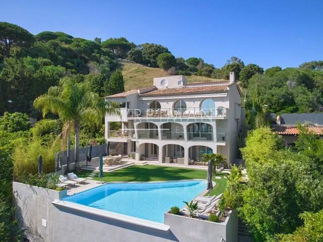 Magnifique villa entièrement rénovée avec imprenable vue mer et — photo du bien