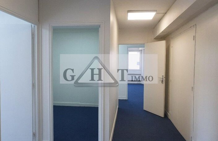 A LOUER 111M² DE BUREAUX  A CRETEIL — photo 2
