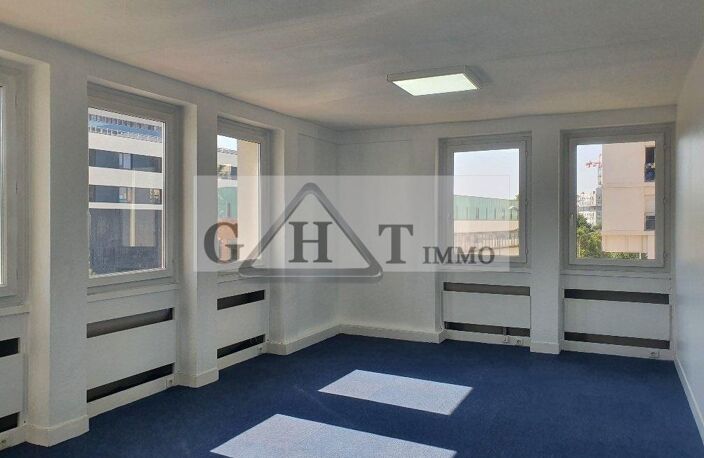 A LOUER 111M² DE BUREAUX  A CRETEIL — photo 3