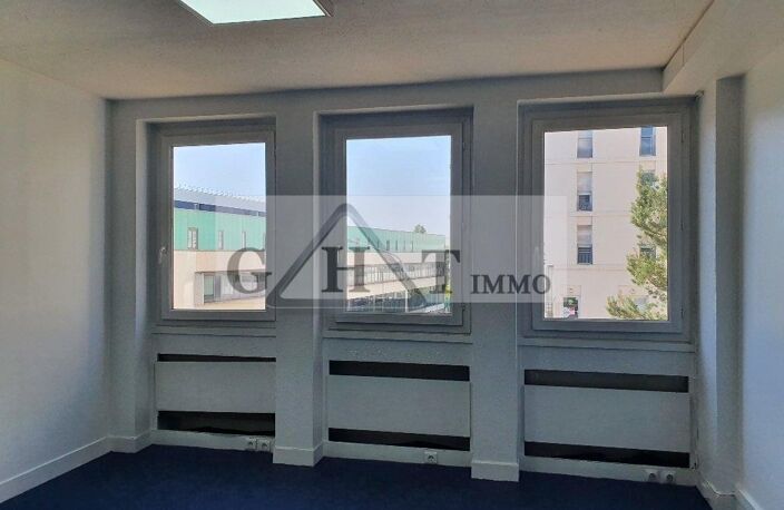 A LOUER 111M² DE BUREAUX  A CRETEIL — photo 4